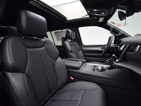 New 2026 Jeep Grand Wagoneer Limited AWD/4WD image 18