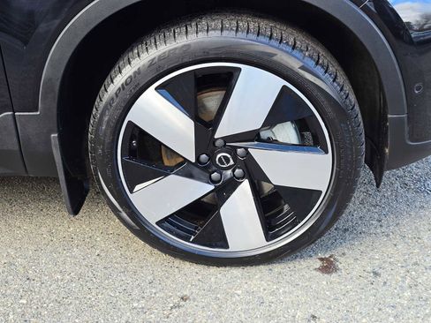 Used 2023 Volvo XC40 Recharge Ultimate w/ Protection Package Premier image 9