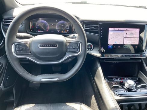 Used 2023 Jeep Wagoneer Series III w/ Preferred Equipment Group AWD/4WD image 7