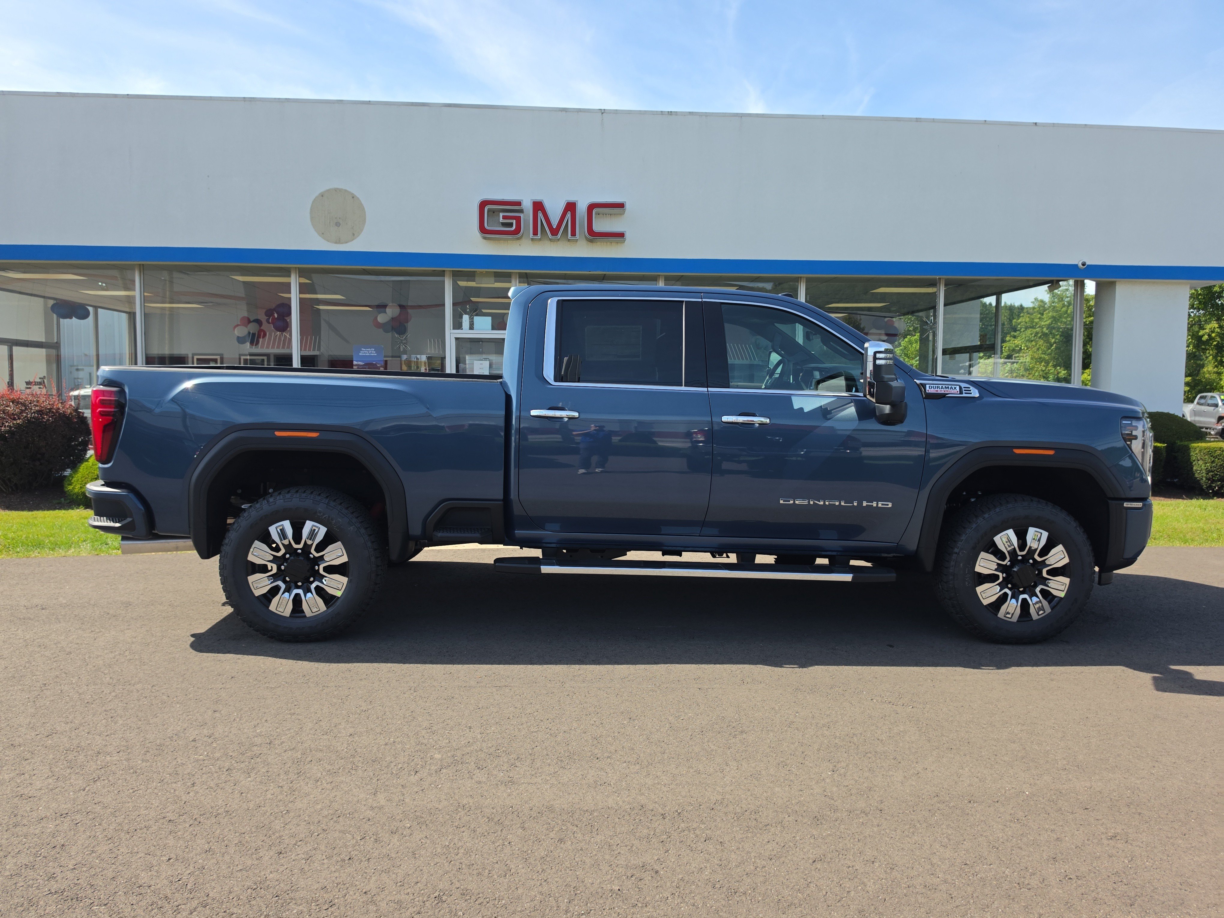 New 2026 GMC Sierra 3500 Denali w/ Denali Reserve Package AWD/4WD image 2