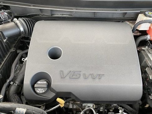 Used 2020 Chevrolet Traverse LT image 25