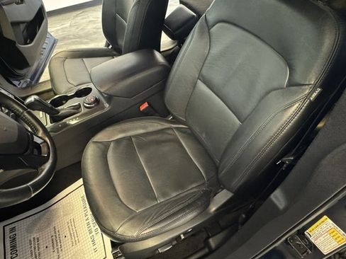 Used 2017 Ford Explorer XLT w/ Equipment Group 202A AWD/4WD image 36