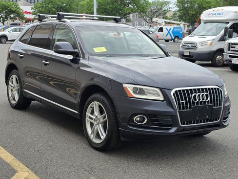 Used 2017 Audi Q5 2.0T Premium Plus w/ Technology Package AWD/4WD image 3