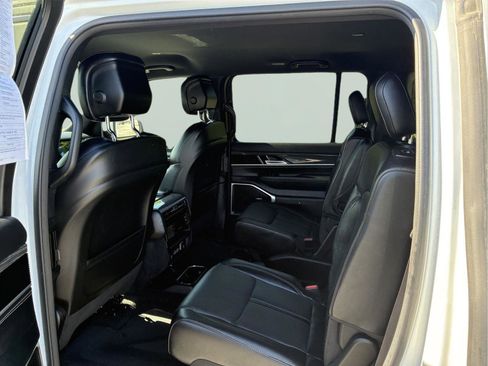 Used 2022 Jeep Wagoneer Series III w/ Flexible Seating Group AWD/4WD image 21