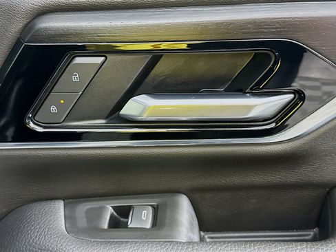 Used 2025 GMC Yukon XL Denali AWD/4WD image 29