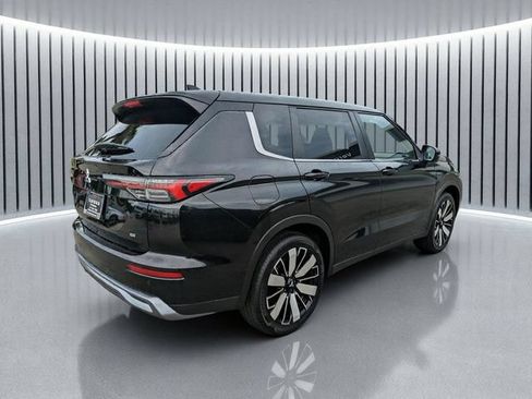 Used 2025 Mitsubishi Outlander SE FWD image 4