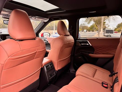 New 2026 Mitsubishi Outlander SEL FWD image 17