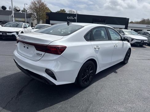 Used 2023 Kia Forte LXS w/ LXS Technology Package FWD image 6
