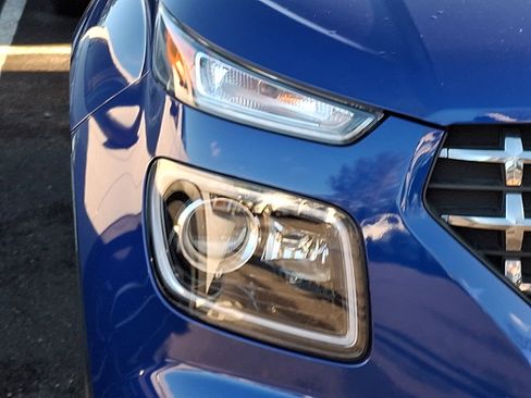 Used 2023 Hyundai Venue Limited image 9