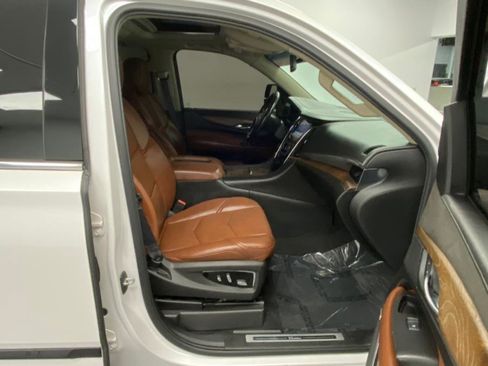 Used 2016 Cadillac Escalade Premium image 23