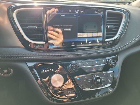 Used 2026 Chrysler Pacifica Select image 23