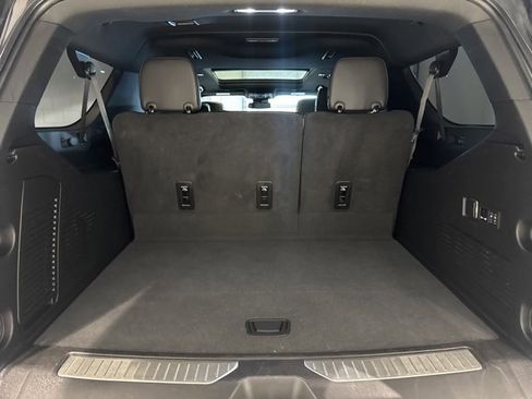 Certified 2024 Chevrolet Suburban Z71 w/ Luxury Package image 6