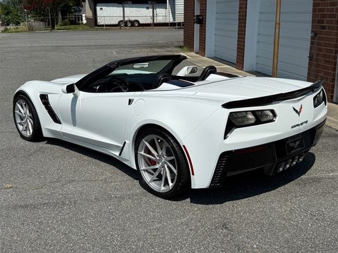 Used 2016 Chevrolet Corvette Z06 w/ 3LZ Preferred Equipment Group image 26