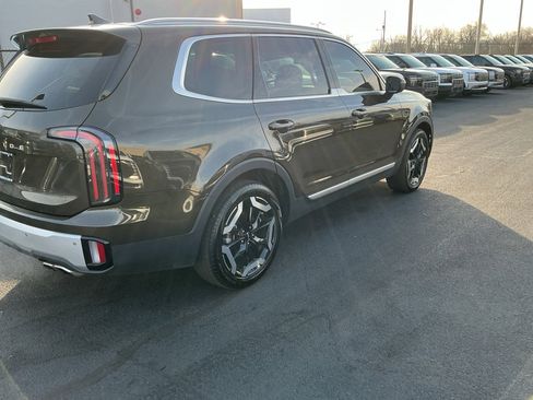 Used 2024 Kia Telluride EX image 4