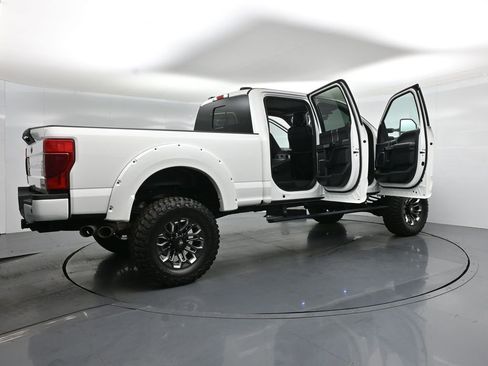 Used 2021 Ford F250 Lariat w/ Lariat Ultimate Package AWD/4WD image 4