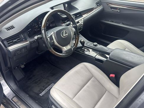 Used 2014 Lexus ES 350 w/ Premium Package FWD image 9
