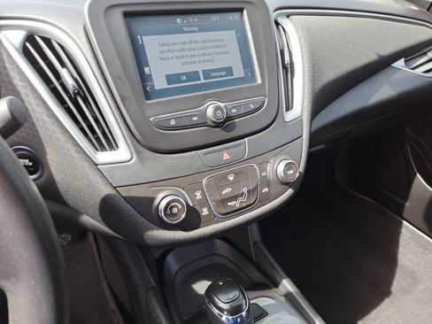 Used 2018 Chevrolet Malibu LS image 21