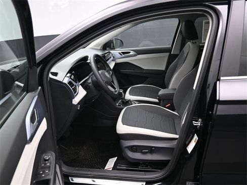 New 2026 Volkswagen Taos SE image 9