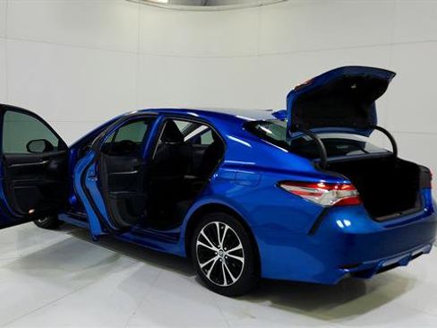 Used 2019 Toyota Camry SE FWD image 12