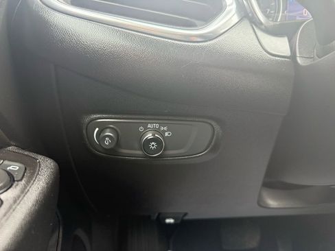 Used 2019 Chevrolet Equinox LT w/ Driver Convenience Package image 37