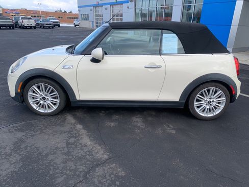 Used 2017 MINI Cooper S image 2