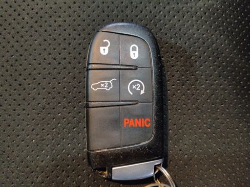 Used 2019 Jeep Grand Cherokee Altitude RWD image 32