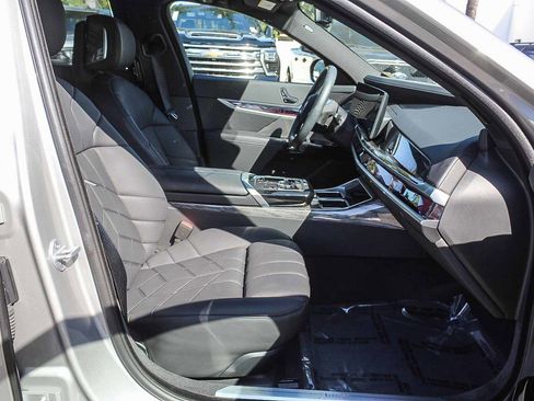 Certified 2025 BMW i7 eDrive50 w/ Premium Package image 16