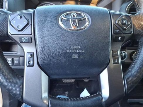 Used 2018 Toyota Tacoma TRD Off-Road image 13