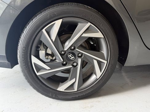 Certified 2024 Hyundai Elantra Limited FWD image 25