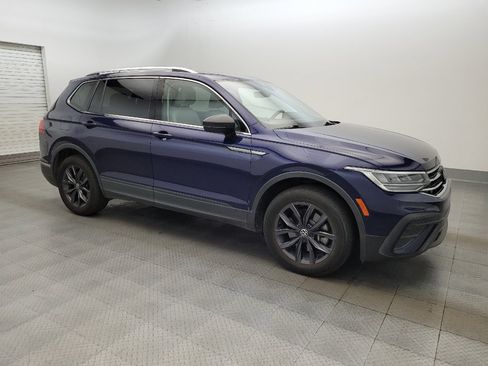 Used 2022 Volkswagen Tiguan SE w/ Panoramic Sunroof Package FWD image 11