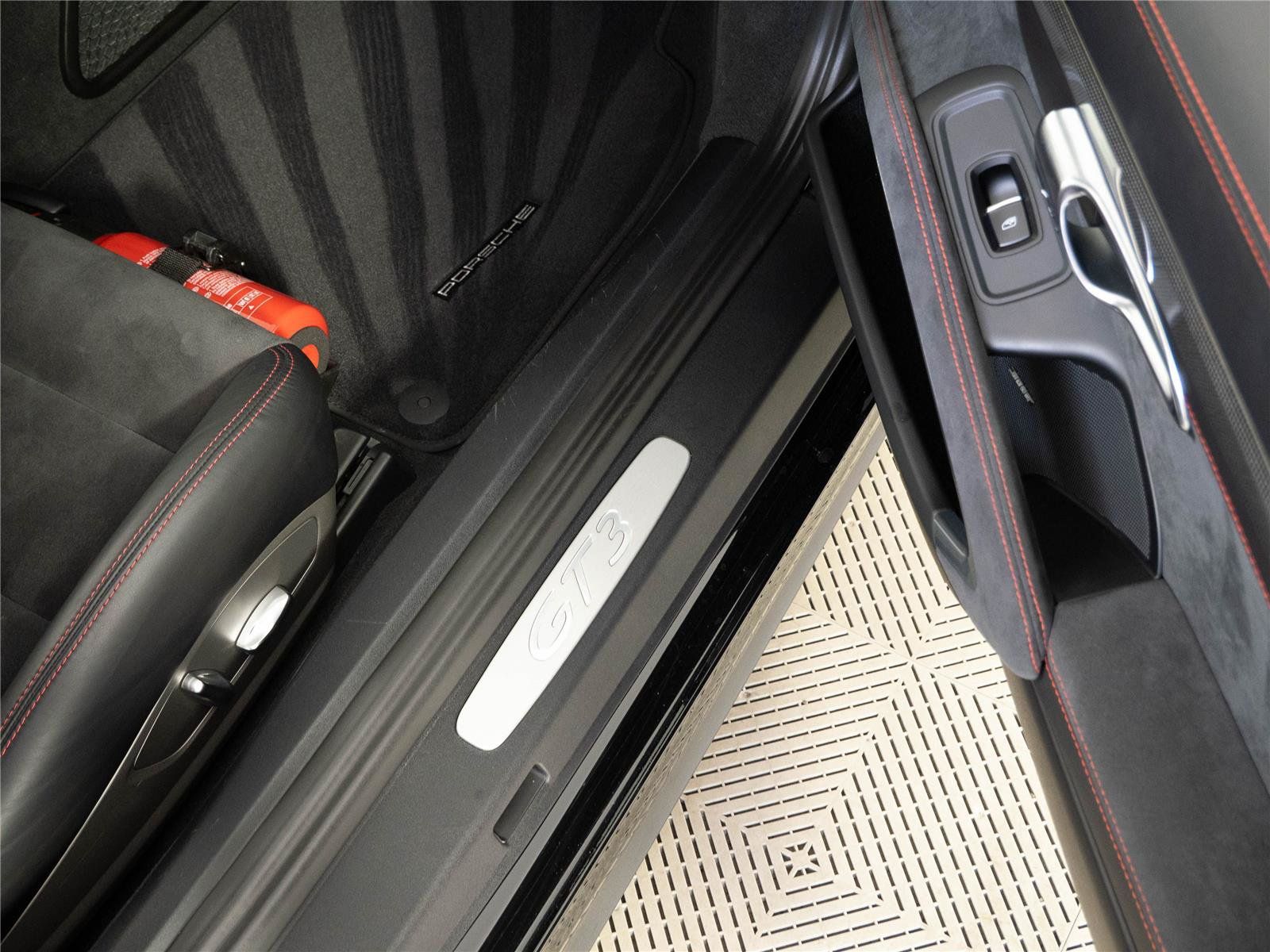 Certified 2018 Porsche 911 GT3 RWD image 18