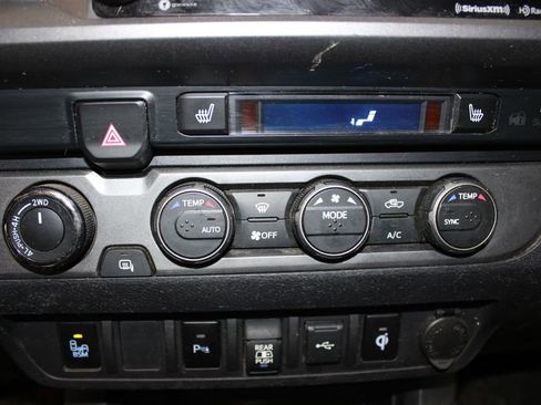 Used 2020 Toyota Tacoma TRD Off-Road w/ TRD Premium Off Road Package image 27