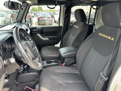 Used 2014 Jeep Wrangler Unlimited Sahara w/ Connectivity Group AWD/4WD image 4