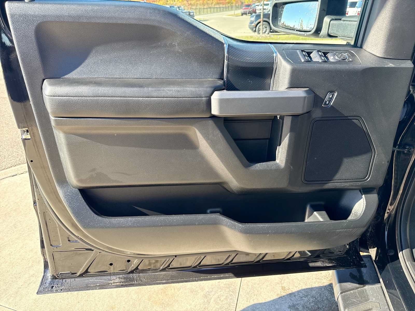 Used 2018 Ford F150 XLT w/ Equipment Group 302A Luxury AWD/4WD image 29