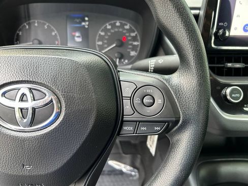 Used 2025 Toyota Corolla LE FWD image 22