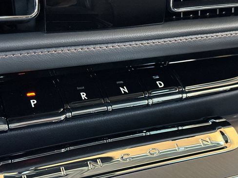 New 2026 Lincoln Aviator 2WD w/ Jet Appearance Package image 22