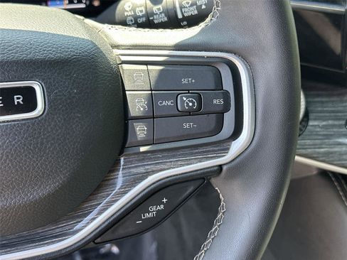 Used 2022 Jeep Wagoneer Series III AWD/4WD image 25