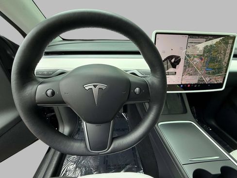 Used 2023 Tesla Model Y Long Range AWD/4WD image 4