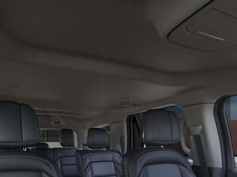 New 2026 Lincoln Navigator Premiere AWD/4WD image 22