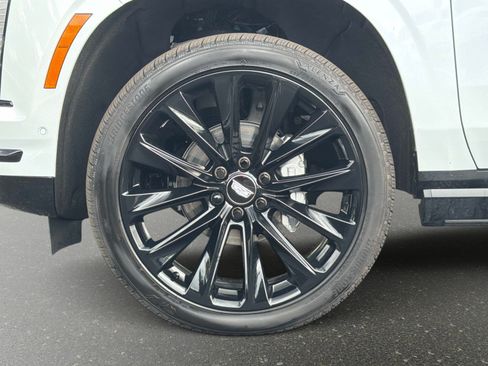 Used 2026 Cadillac Escalade Platinum Sport w/ LPO, ONYX Package AWD/4WD image 11