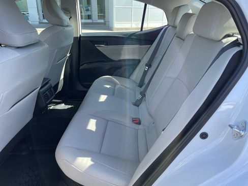 Used 2025 Toyota Camry XLE AWD/4WD image 10