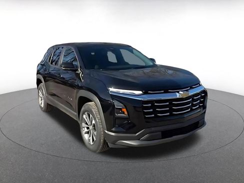 Used 2025 Chevrolet Equinox LT image 3