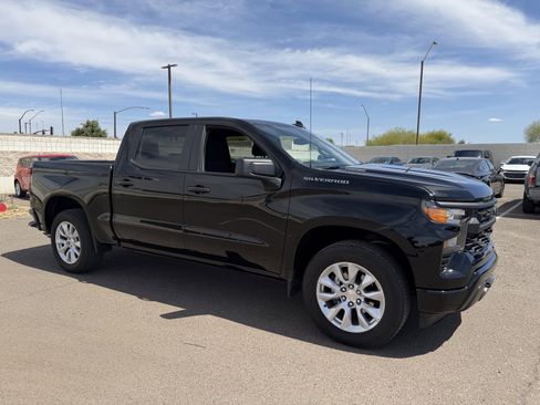 Used 2025 Chevrolet Silverado 1500 Custom image 6
