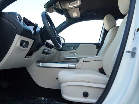Certified 2025 Mercedes-Benz GLB 250 image 24
