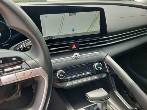 Used 2025 Hyundai Elantra SEL FWD image 22