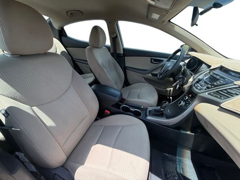 Used 2015 Hyundai Elantra SE FWD image 17