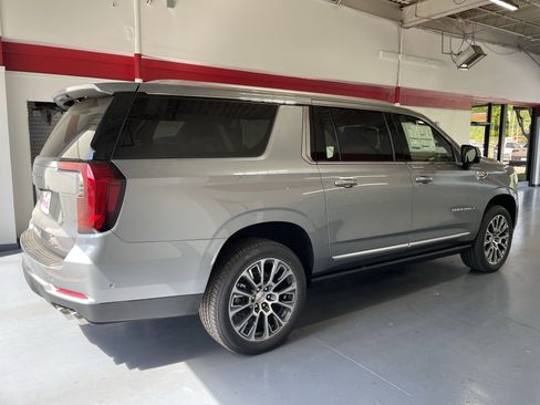 New 2026 GMC Yukon XL Denali w/ Denali Reserve Package image 4