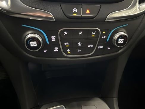 Used 2022 Chevrolet Equinox LT FWD image 19