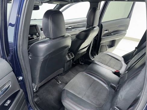 Used 2020 Mitsubishi Outlander SE image 25