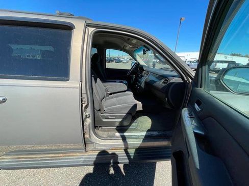 Used 2007 Chevrolet Suburban LS AWD/4WD image 29